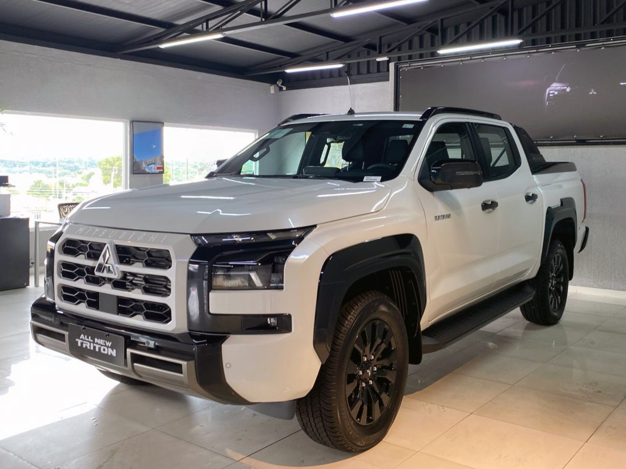 Mitsubishi Triton Katana 2.4 CD 4x4 TB Diesel Aut. na cor Branco em Curitiba / PR - 20476