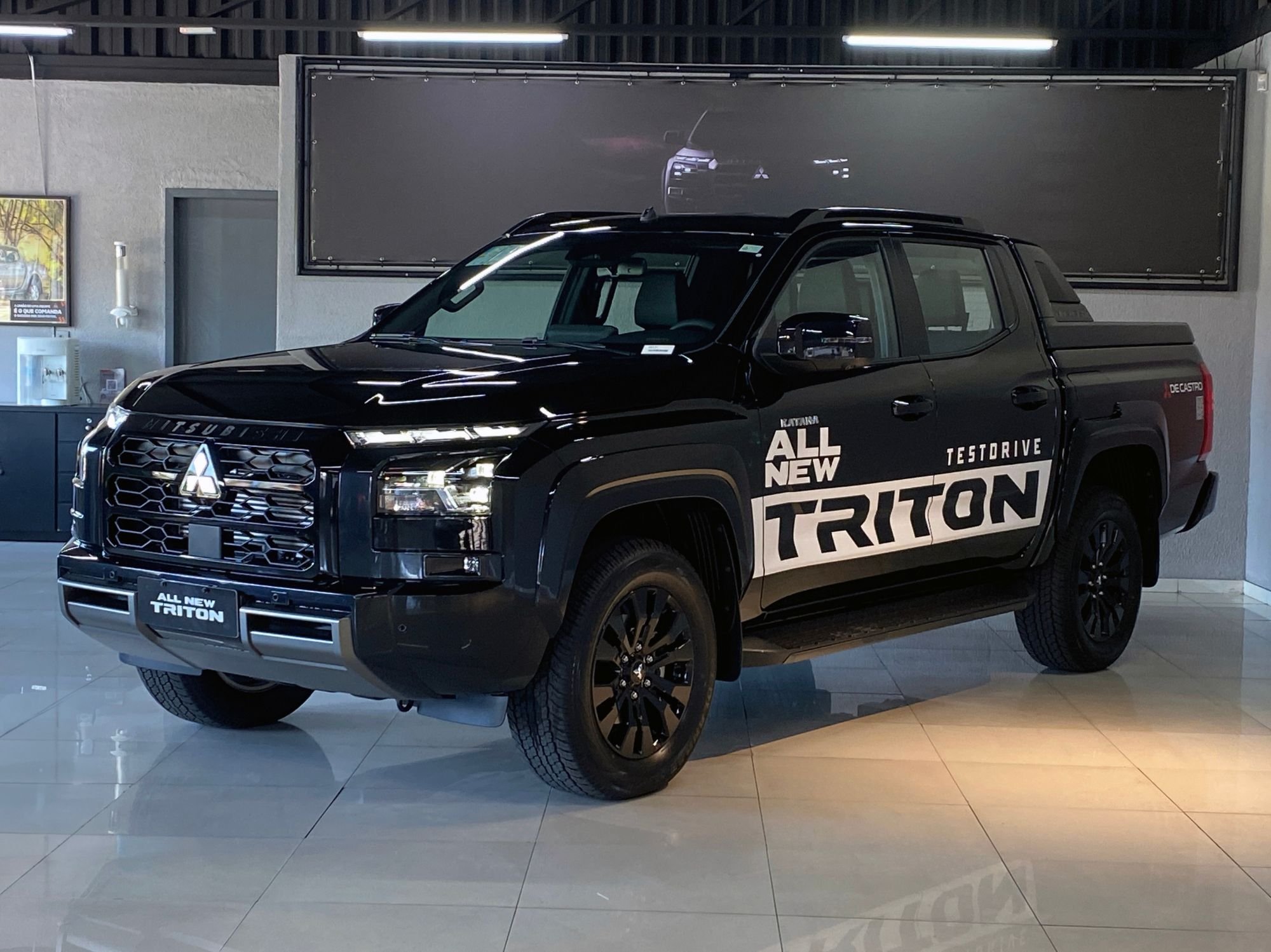 Mitsubishi Triton Katana 2.4 CD 4x4 TB Diesel Aut. na cor Preto em Curitiba / PR - 20479