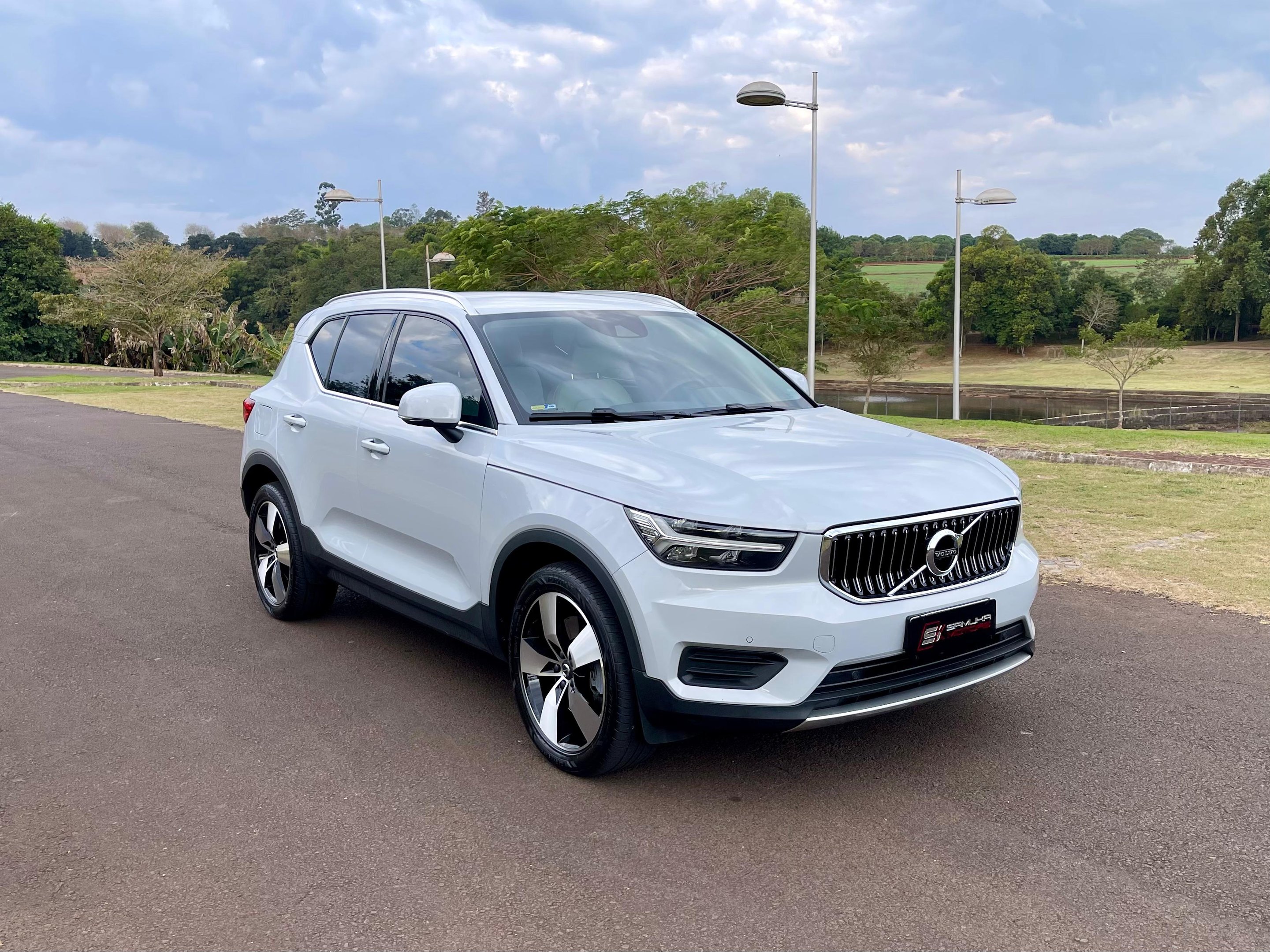 Volvo XC40 T-5 INSC. EXPRE. 1.5 FWD (Híbrido) na cor Branco em Londrina / PR - 20528
