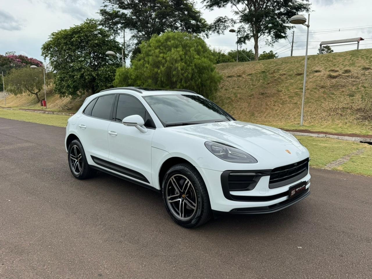 Porsche Macan 2.0 Turbo na cor Branco em Londrina / PR - 20548