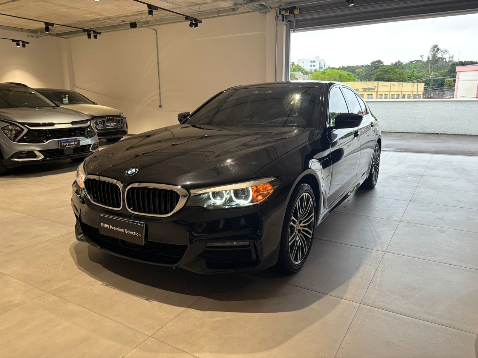 BMW 530e M Sport 2.0 Turbo Aut. (Híbrido) na cor Preto em Curitiba / PR - 20679
