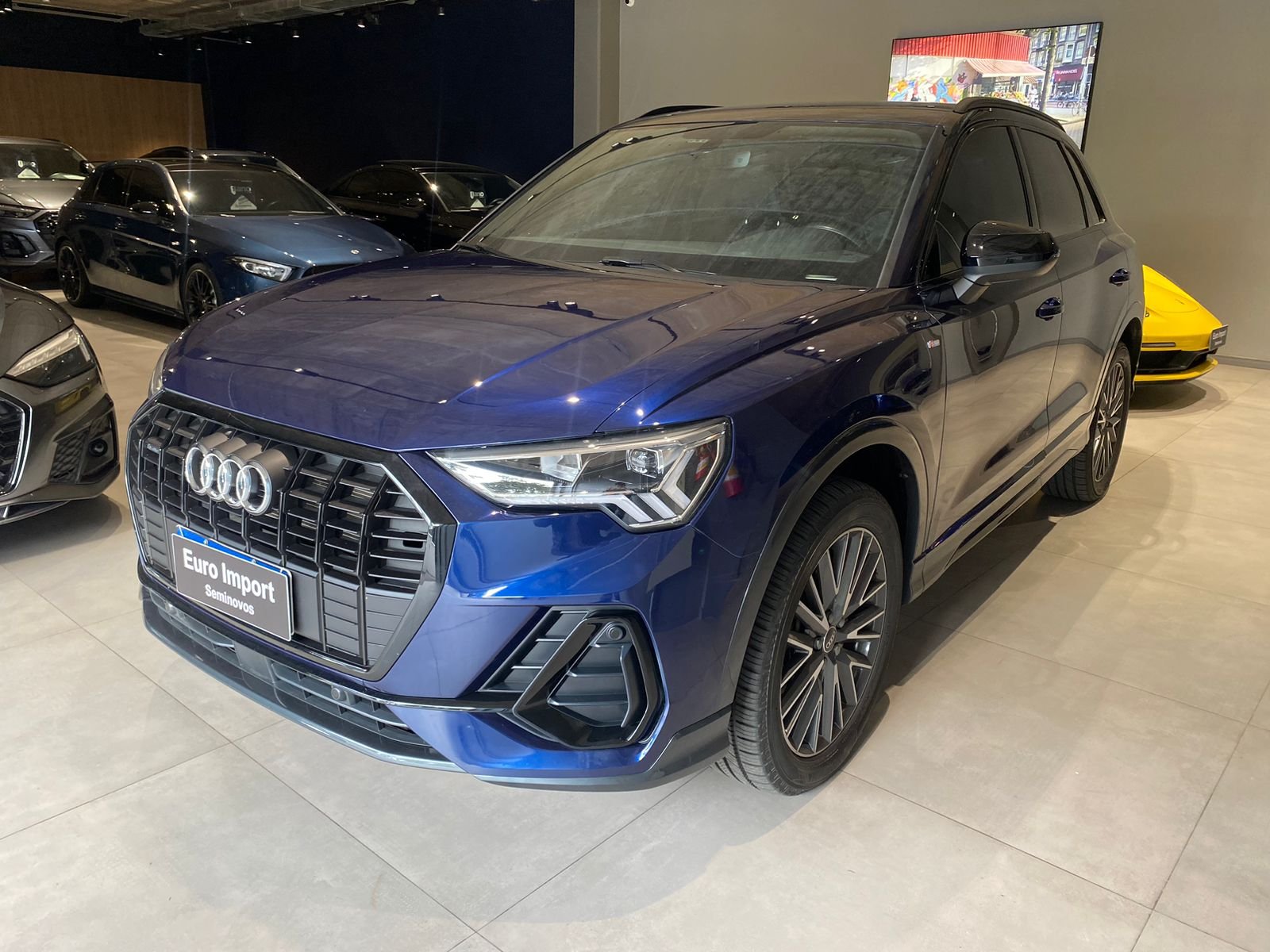 Audi Q3 Perf. Black 2.0 TFSI Tiptr. Quattro na cor Azul em Curitiba / PR - 20692