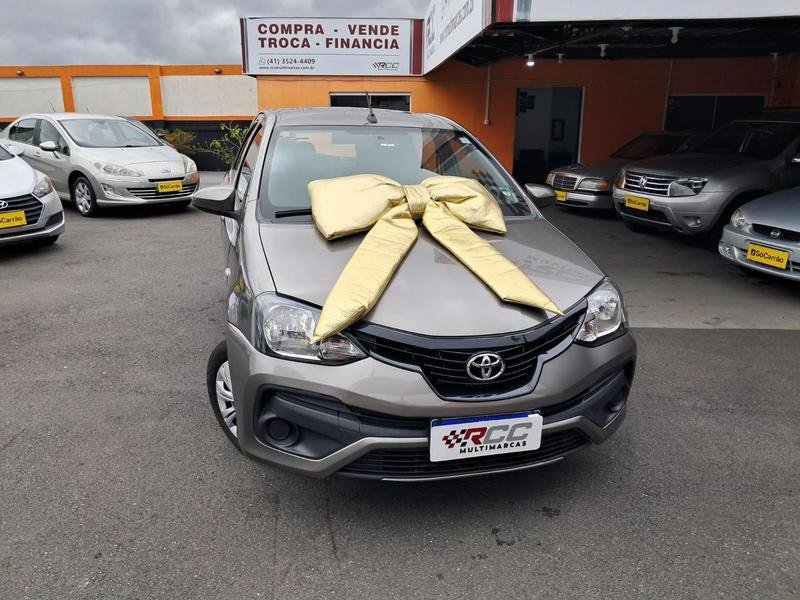 Toyota Etios X 1.3 Flex 16V 5p Mec. na cor Cinza em Curitiba / PR - 20774