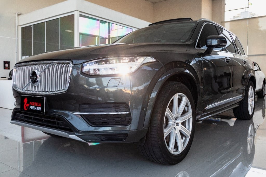 Volvo XC90 D-5 INSCRIPTION 2.0 235cv Dies. 5p na cor Verde em Curitiba / PR - 20948