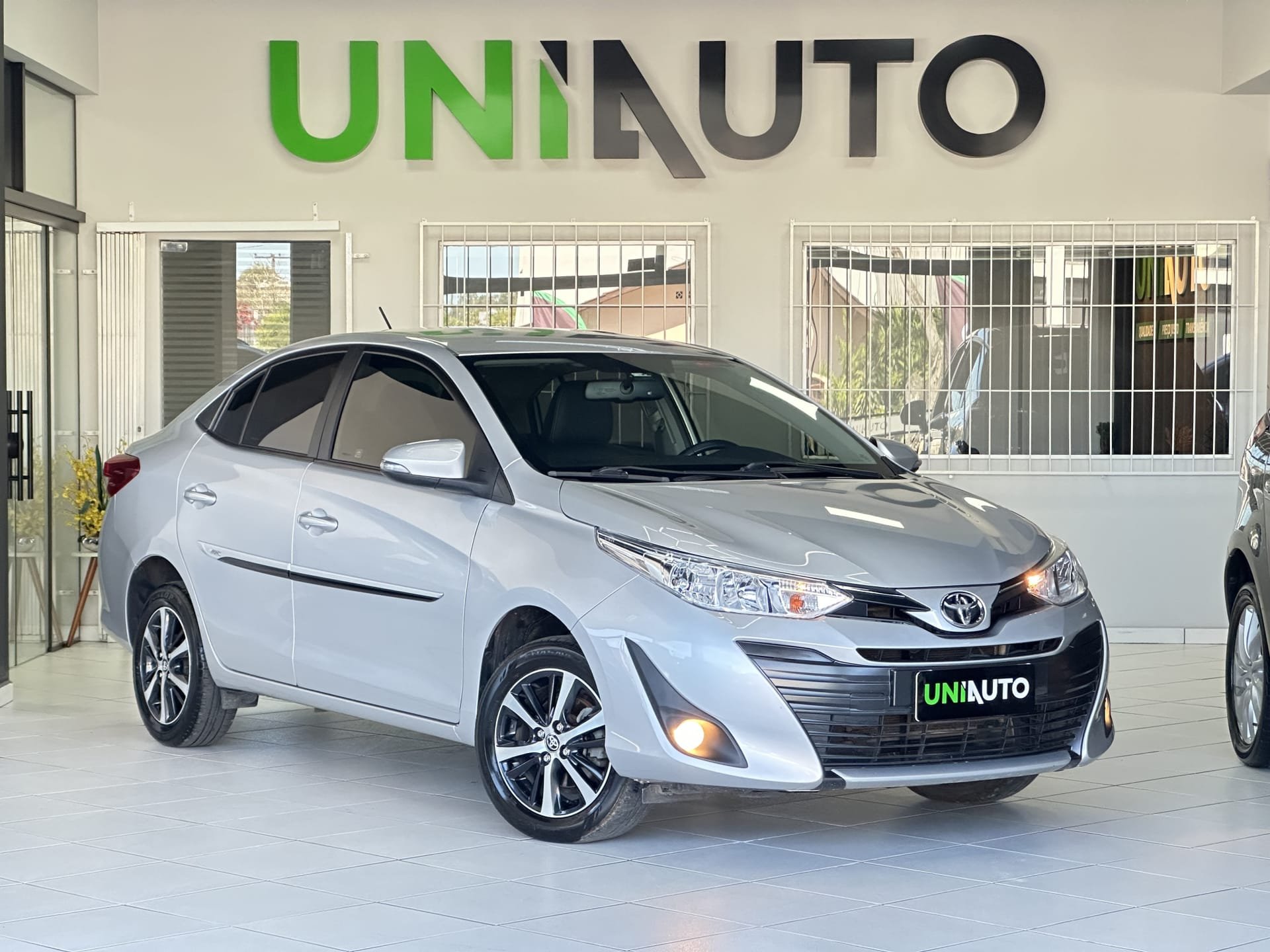 Toyota YARIS XS Connect Sedan 1.5 Flex 16V Aut. na cor Cinza em Joinville / SC - 21056