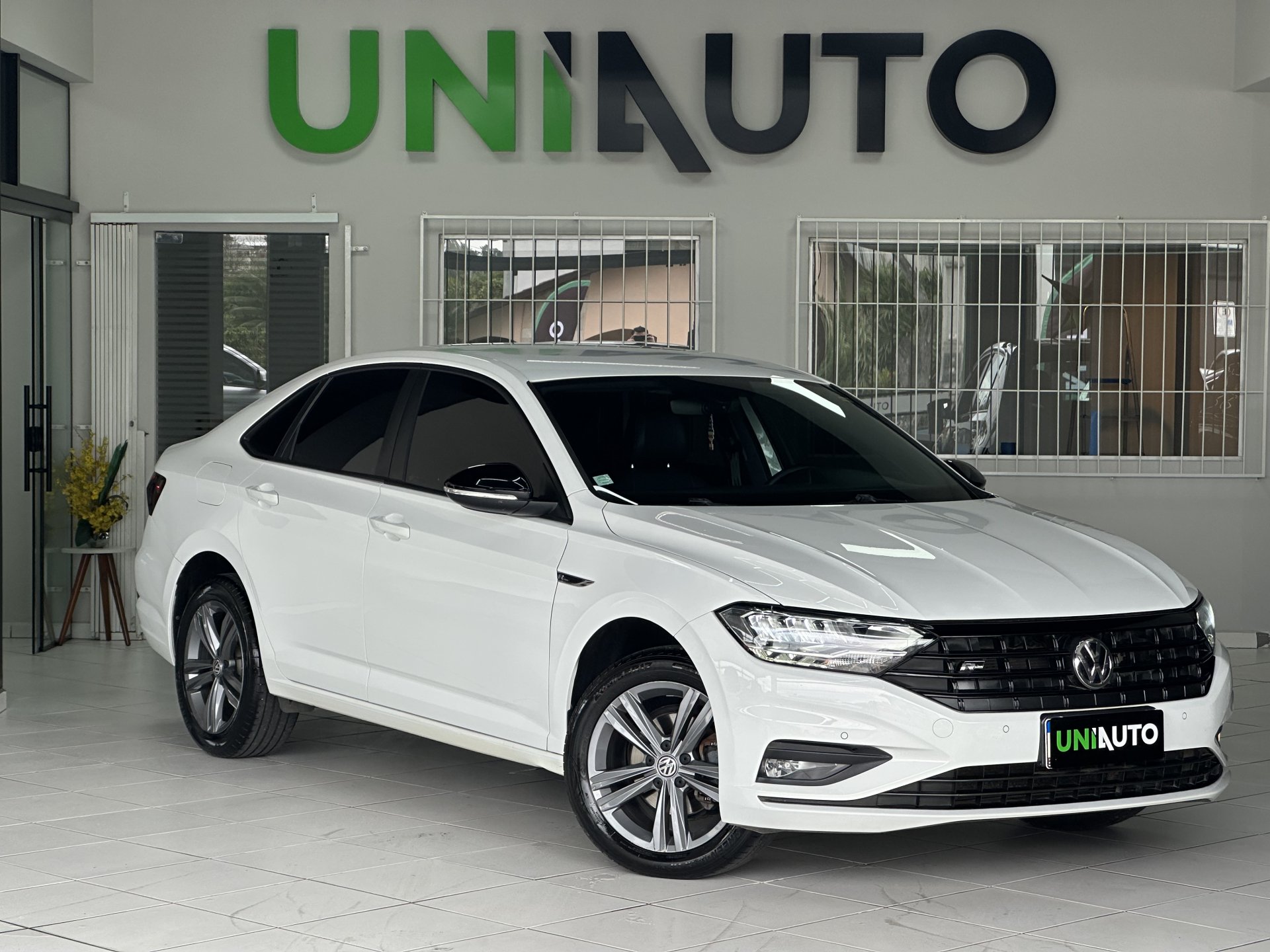 Volkswagen JETTA R-Line 250 TSI 1.4 Flex 16V Aut. na cor Branco em Joinville / SC - 21059