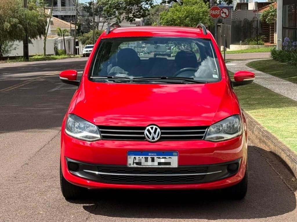 Volkswagen SpaceFox 1.6 Trendline Total Flex 8v 5p na cor Vermelho em Cascavel / PR - 21108