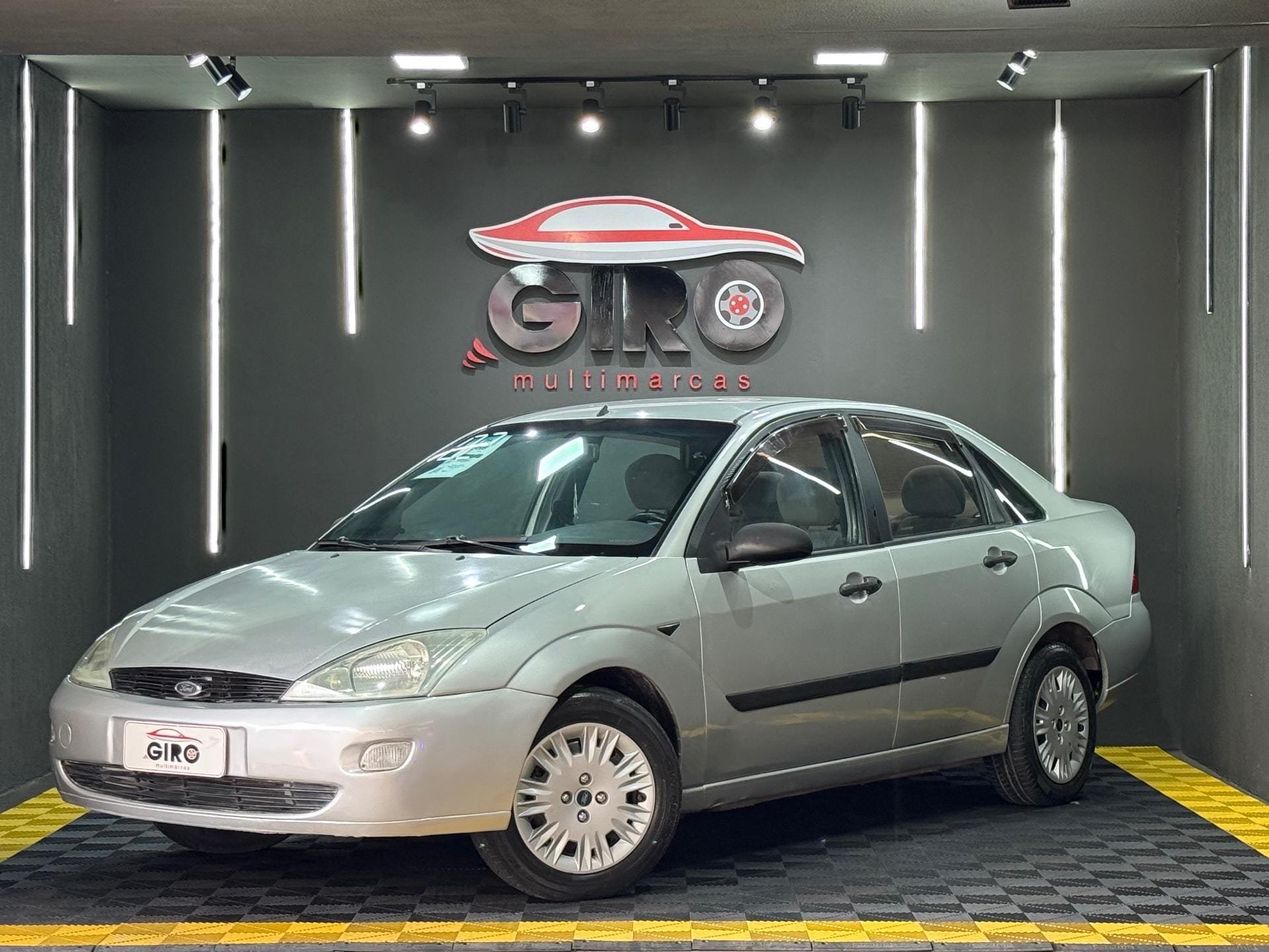 Ford Focus Sedan 2.0 16V/2.0 16V Flex 4p na cor Cinza no Alvorada / RS - 21188