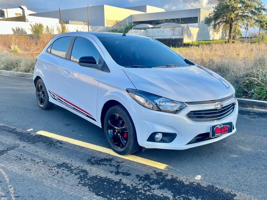 Chevrolet Onix HATCH LT 1.4 8V FlexPower 5p Mec. na cor Branco em Guarapuava / PR - 21401