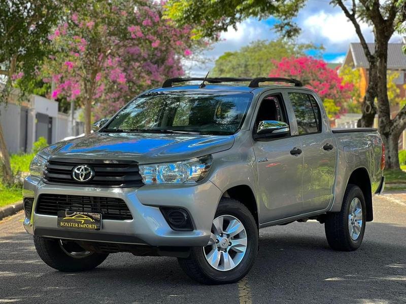 Toyota Hilux CD 4x4 2.8 Diesel Mec. na cor Prata em Curitiba / PR - 21572