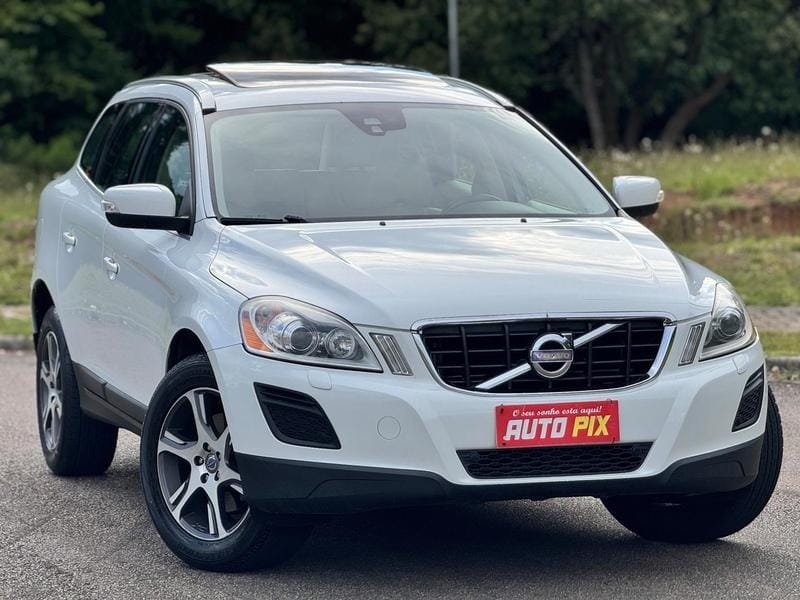 Volvo XC60 2.0 T5 5p na cor Branco em Curitiba / PR - 22095