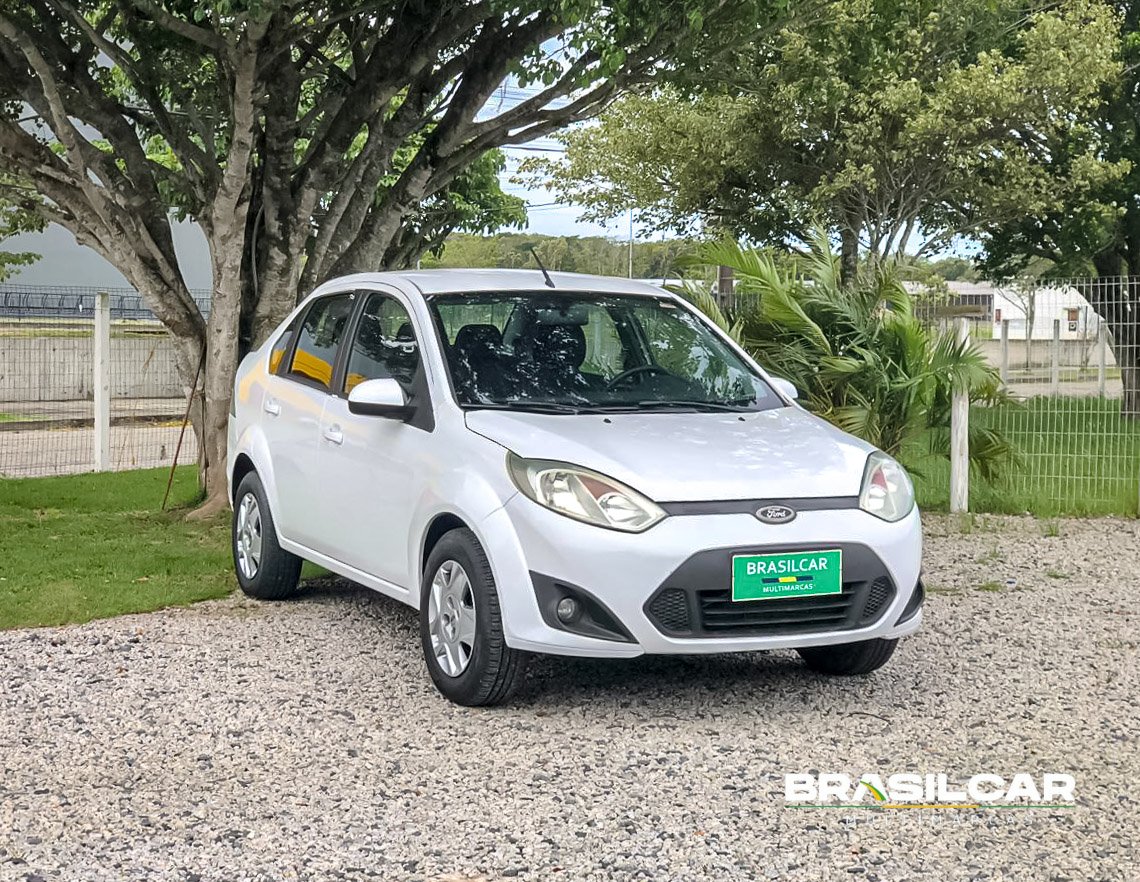 Ford Fiesta 1.6 8V Flex/Class 1.6 8V Flex 5p na cor Branco em Florianópolis / SC - 22573