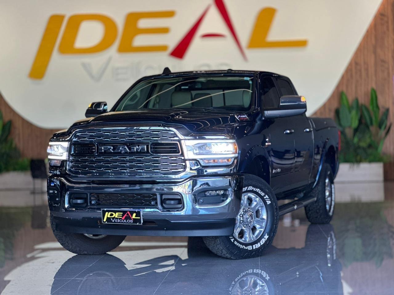 imagem de LARAMIE 6.7 TDI CD 4x4 Diesel