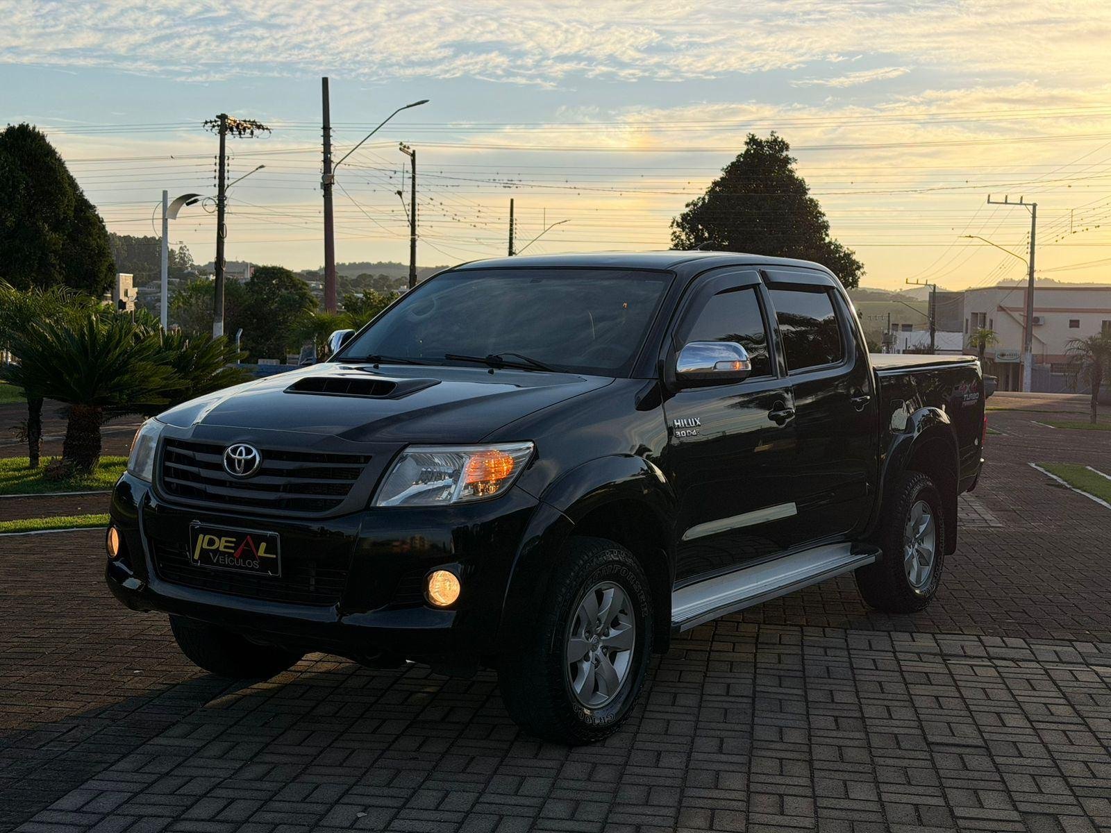 Toyota Hilux CD SRV 4x4 3.0 8V 116cv TB Diesel na cor Preto em Xanxerê / SC - 23064