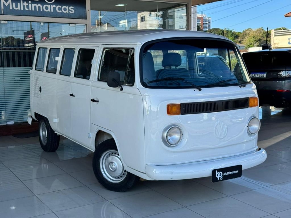 Volkswagen Kombi Standard/ Luxo/ Série Prata na cor Branco em Florianópolis / SC - 23318