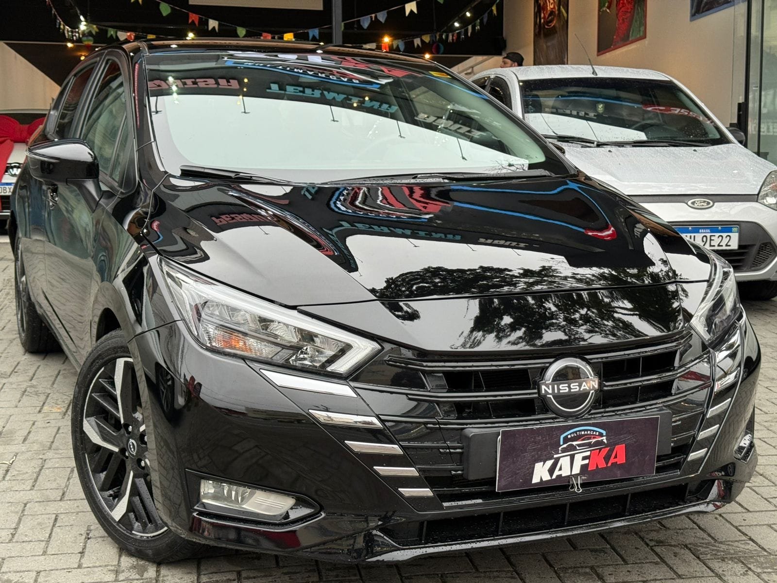 Nissan VERSA SV 1.6 16V FlexStart 4p Mec. na cor Preto em Joinville / SC - 23966
