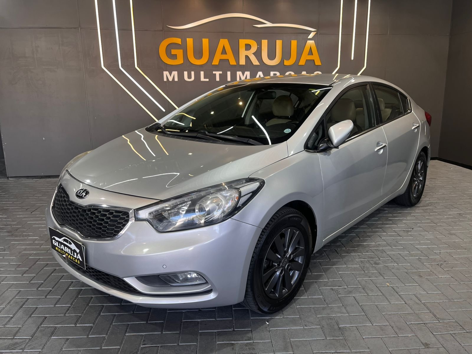 Kia Cerato 1.6 16V Flex Aut. na cor Cinza em Joinville / SC - 24070