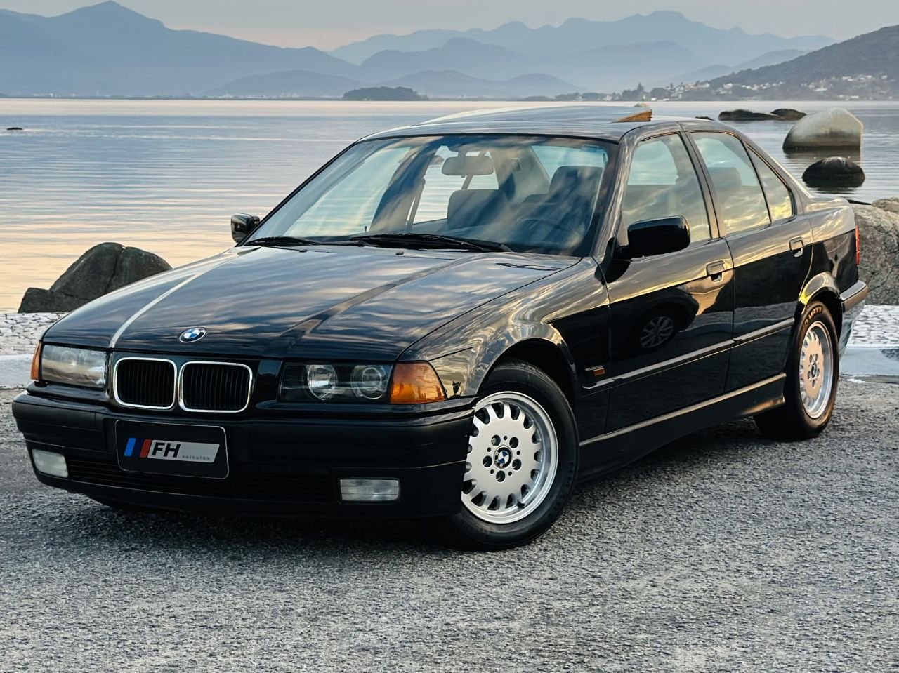 BMW 325i 2.5 na cor Preto em Florianópolis / SC - 24085