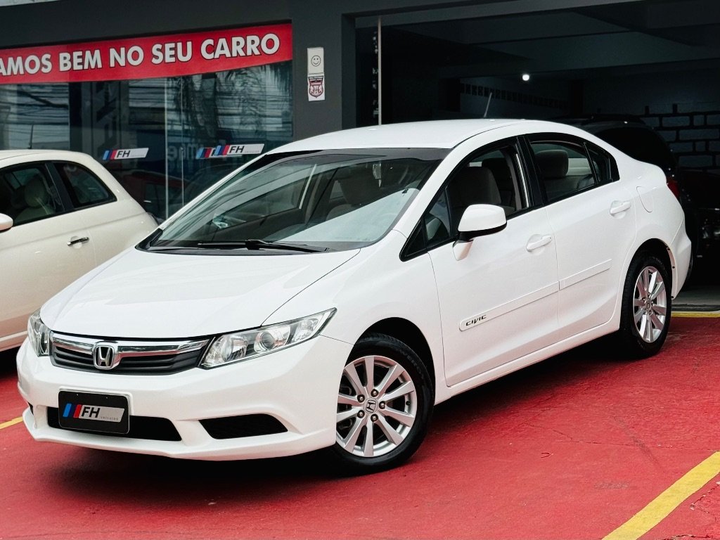 Honda Civic Sedan LXS 1.8/1.8 Flex 16V Aut. 4p na cor Branco em Florianópolis / SC - 24113