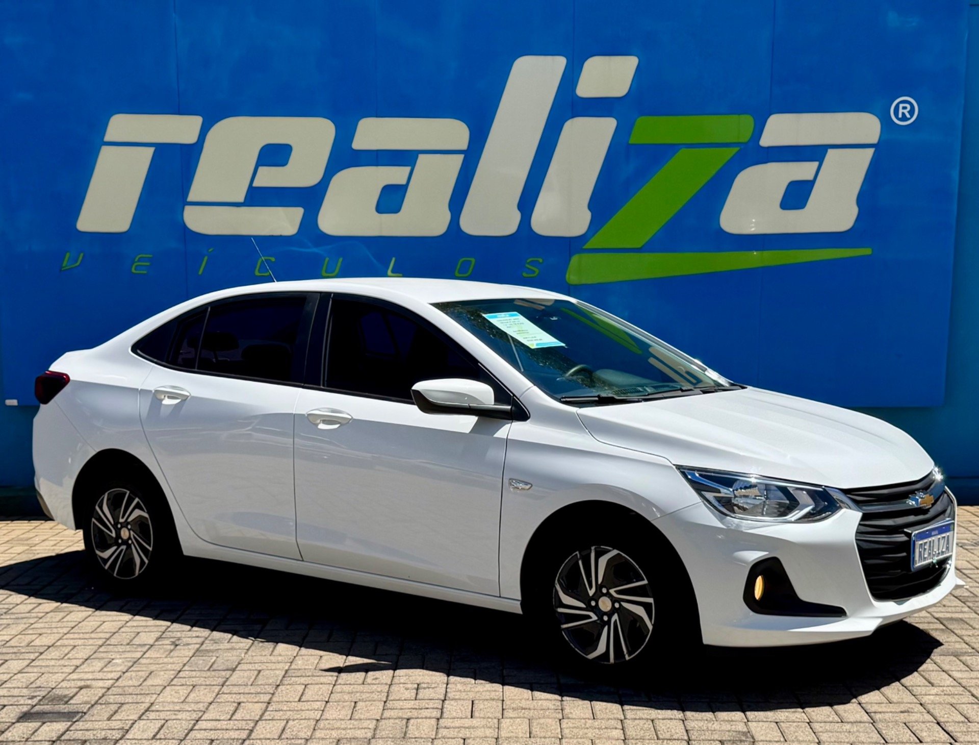 Chevrolet Onix HATCH LT 1.0 12V TB Flex 5p Mec. na cor Branco em Guarapuava / PR - 24409