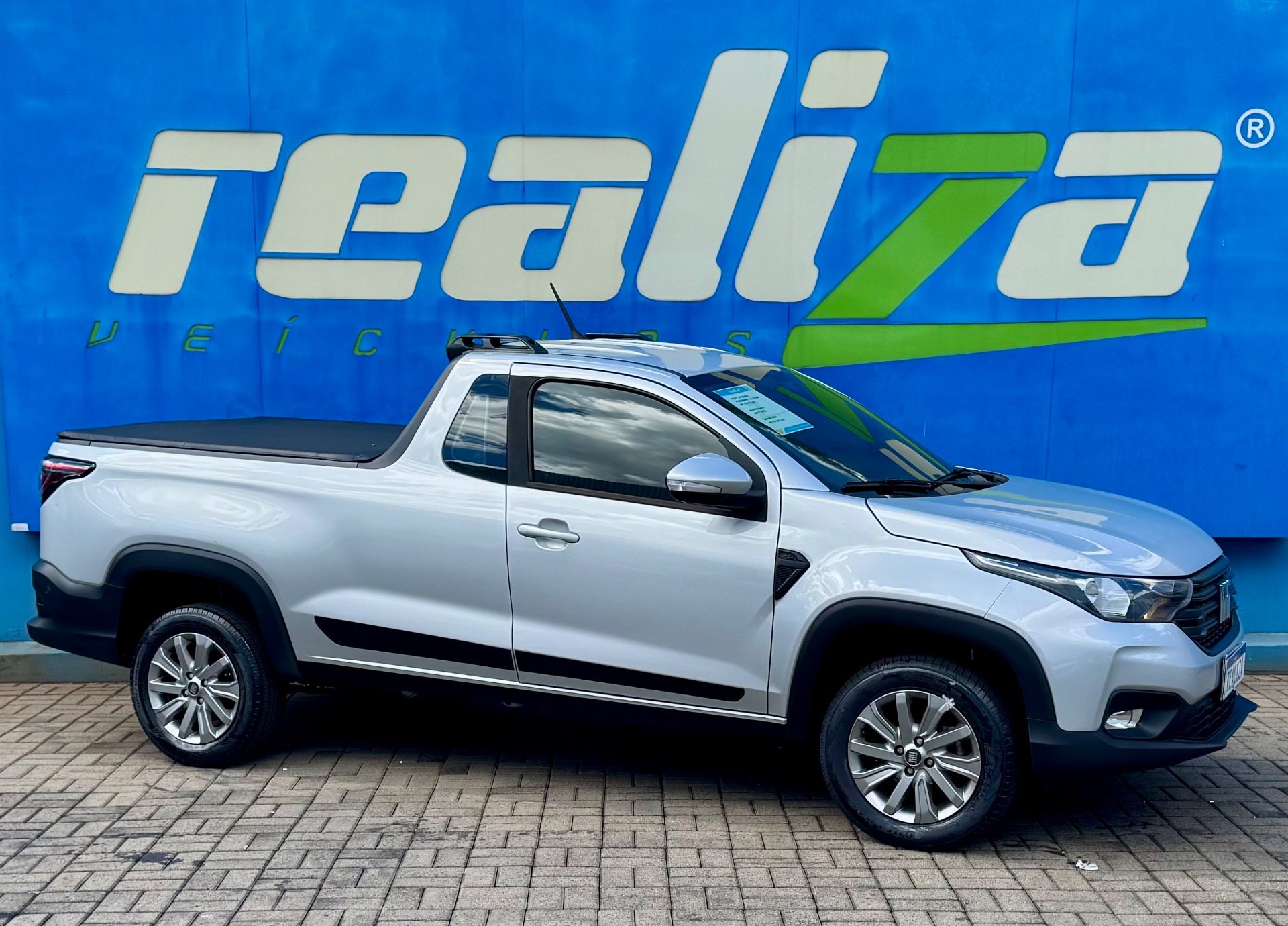 Fiat Strada 1.3 mpi Fire 8V 67cv CS na cor Cinza em Guarapuava / PR - 24429