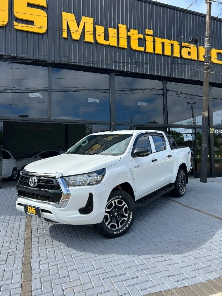 Toyota Hilux CD 4x4 2.8 Diesel Mec. na cor Branco em Ponta Grossa / PR - 25133