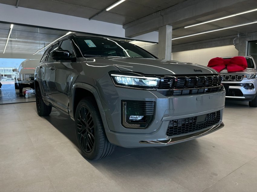 Jeep Commander Black Hurricane 2.0 4x4 TB Aut na cor Cinza em Curitiba / PR - 25303