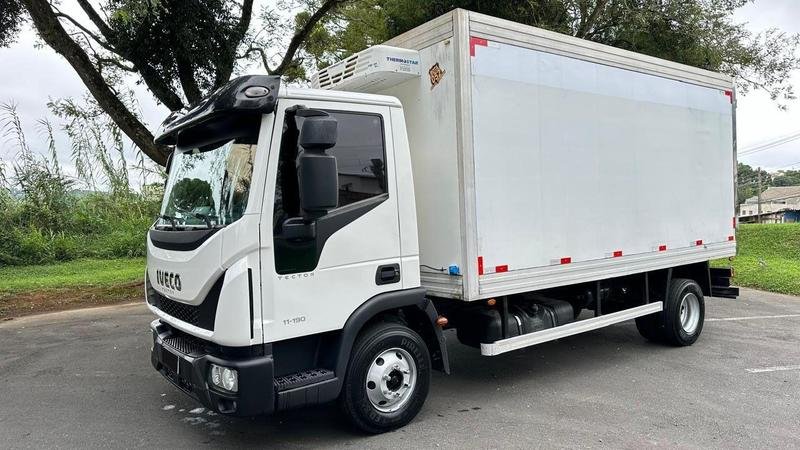 IVECO TECTOR 11-190 4x2 (diesel)(E5) na cor Branco em Curitiba / PR - 25944