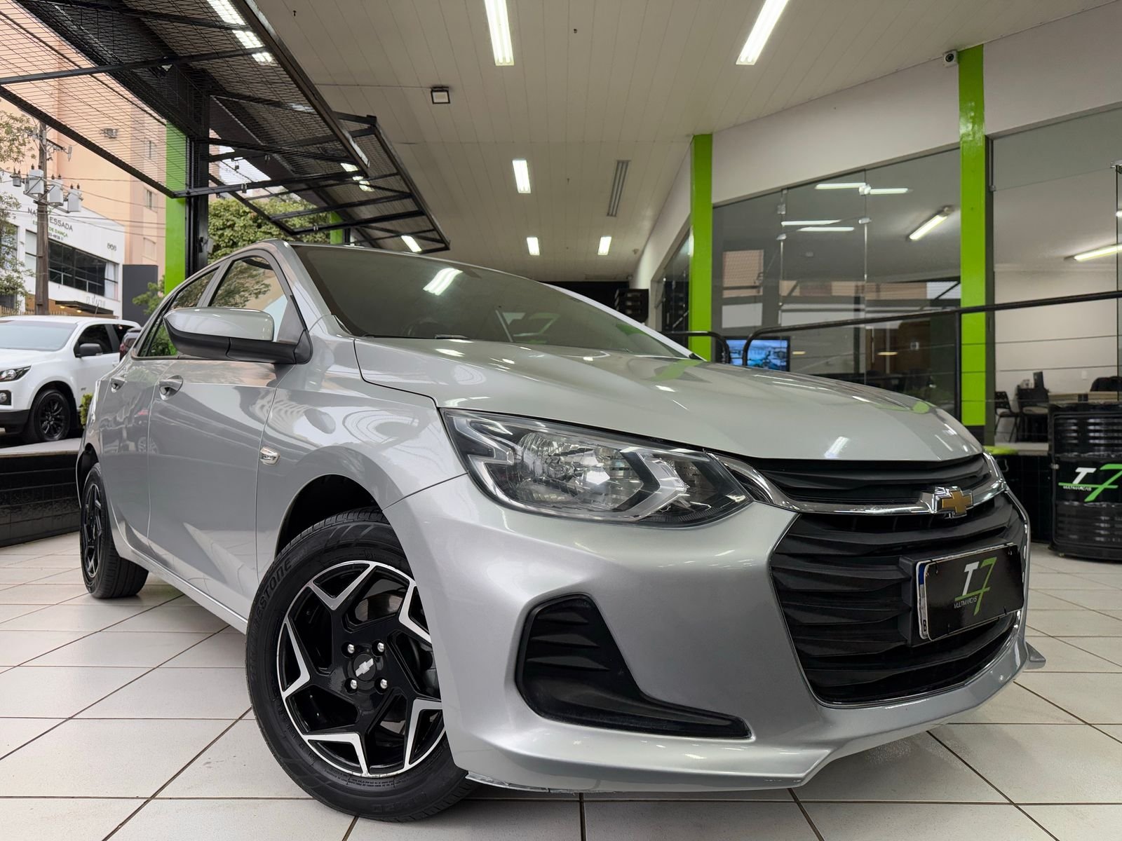 Chevrolet ONIX HATCH LT 1.0 12V TB Flex 5p Mec. na cor Cinza em Londrina / PR - 26205