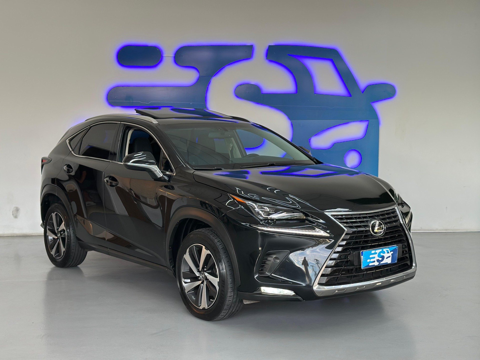 Lexus NX-300h Luxury 4x4 2.0 16V 238cv Aut. na cor Preto em Curitiba / PR - 30019