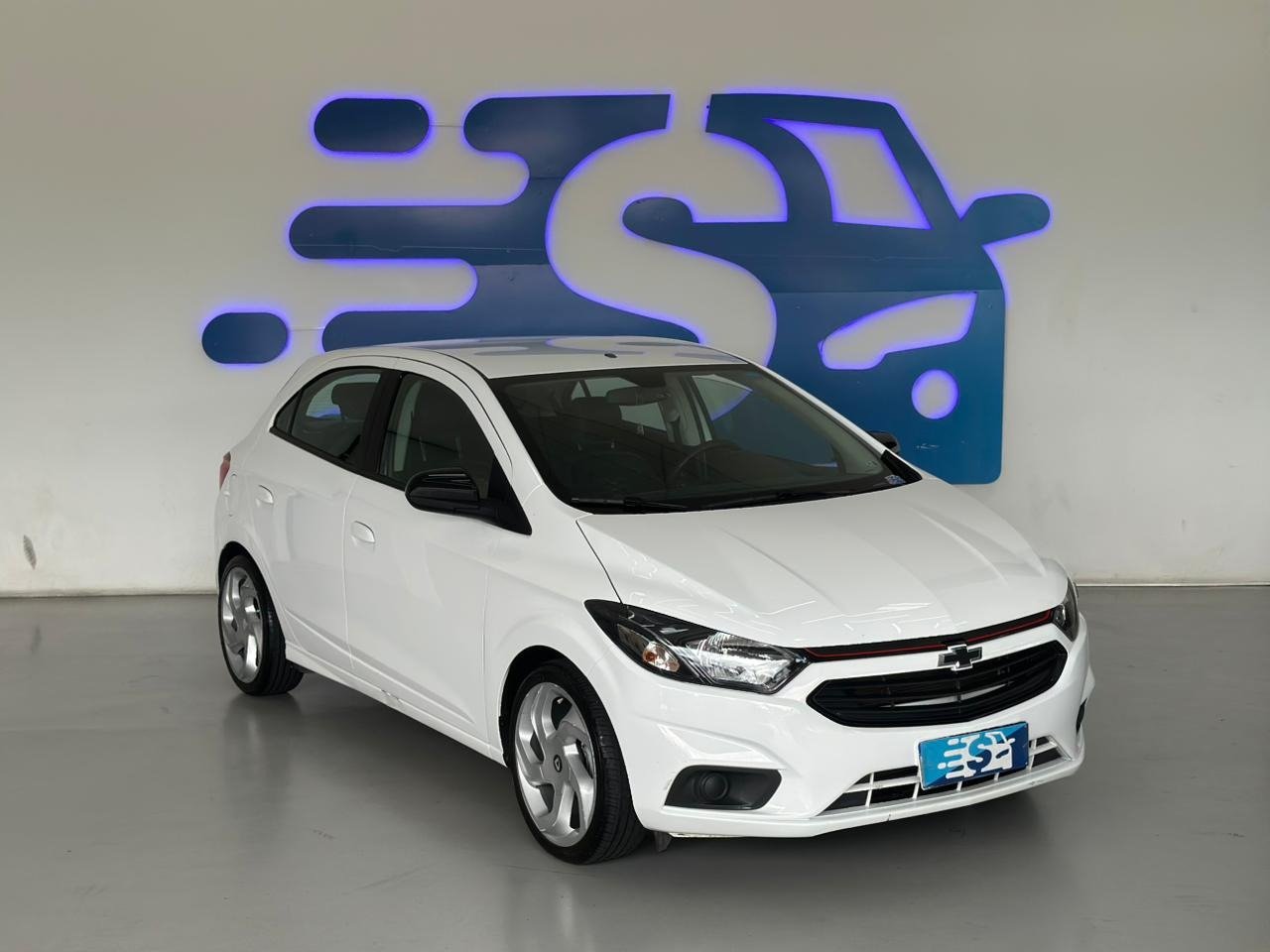 Chevrolet Onix HATCH LT 1.0 8V FlexPower 5p Mec. na cor Branco em Curitiba / PR - 30053