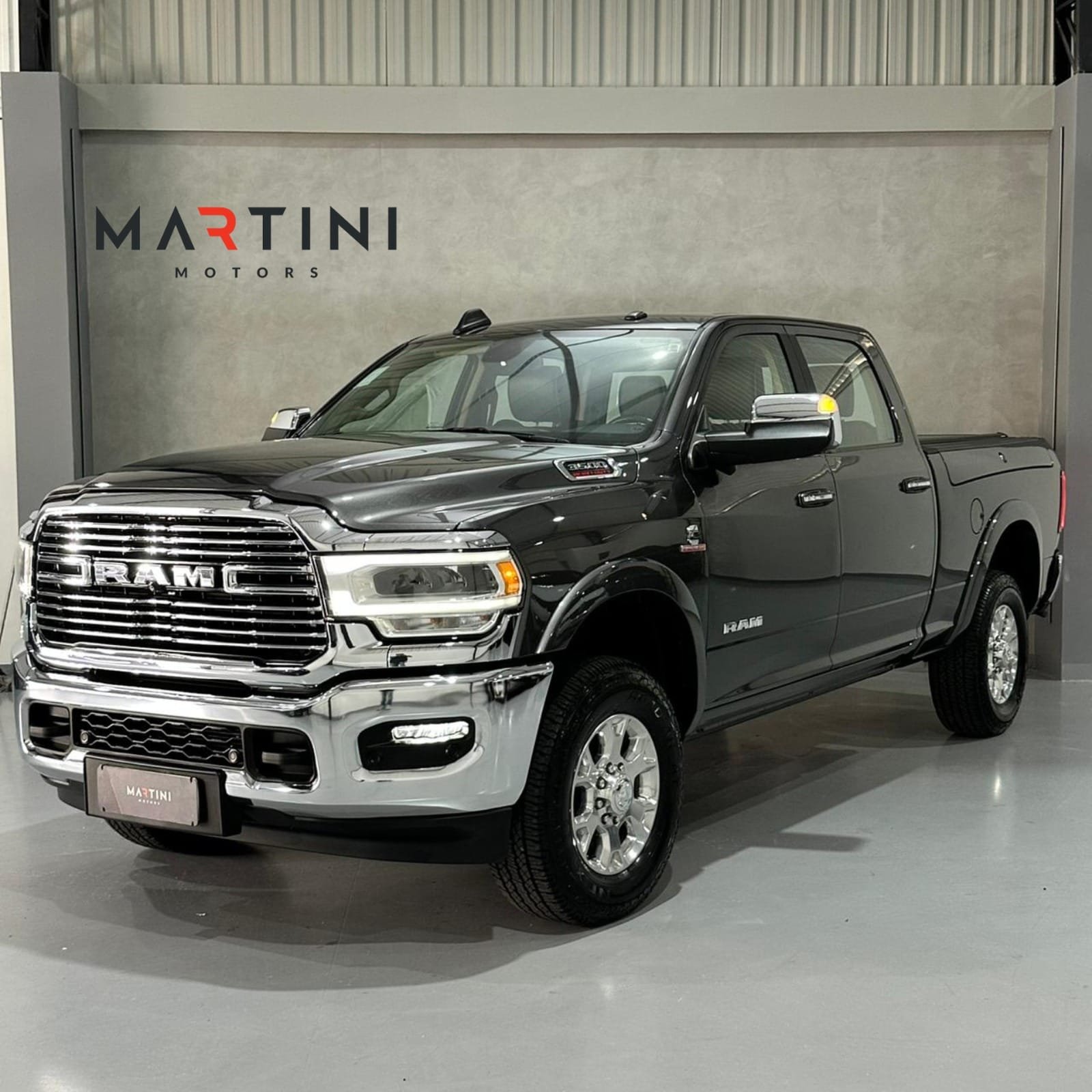 RAM 3500 LARAMIE 6.7 TB CD 4x4 Diesel na cor Cinza em Jundiaí / SP - 3100