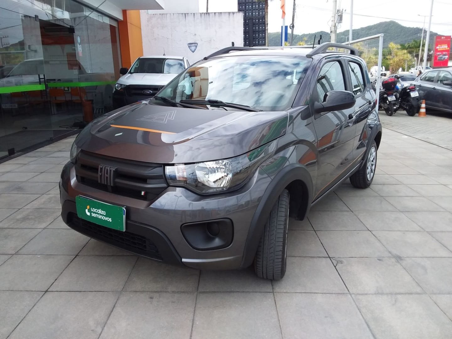 Fiat Mobi TREKKING 1.0 Flex 5p. na cor Cinza em São José / SC - 31511