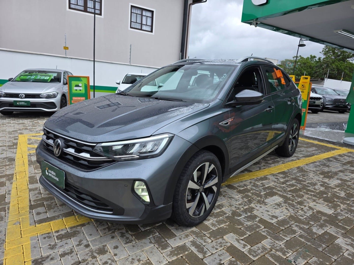 Volkswagen Nivus Highline 1.0 200 TSI Flex Aut. na cor Cinza em Criciúma / SC - 31738