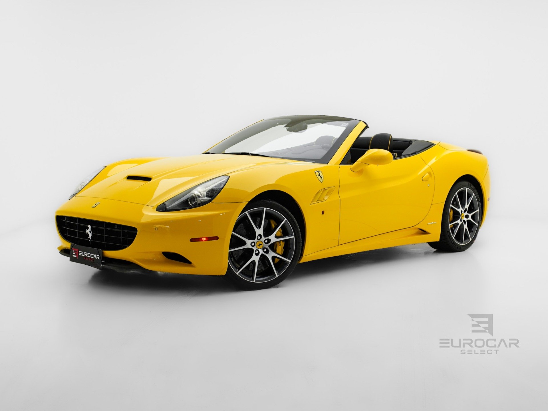 Ferrari California F1 V8 460cv/ California 30 na cor Amarelo em Curitiba / PR - 32848