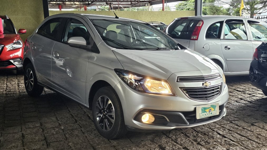 Chevrolet ONIX HATCH LTZ 1.4 8V FlexPower 5p Mec. na cor Prata em Ponta Grossa / PR - 34510