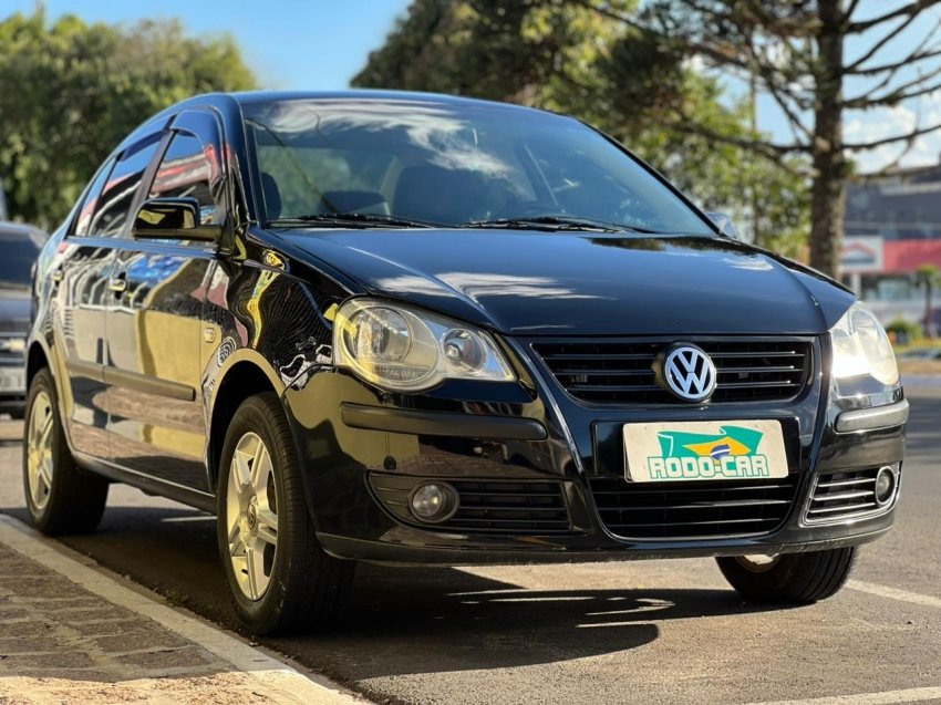 Volkswagen Polo Sedan 1.6 Mi 101cv 8V 4p na cor Preto em Ponta Grossa / PR - 34523