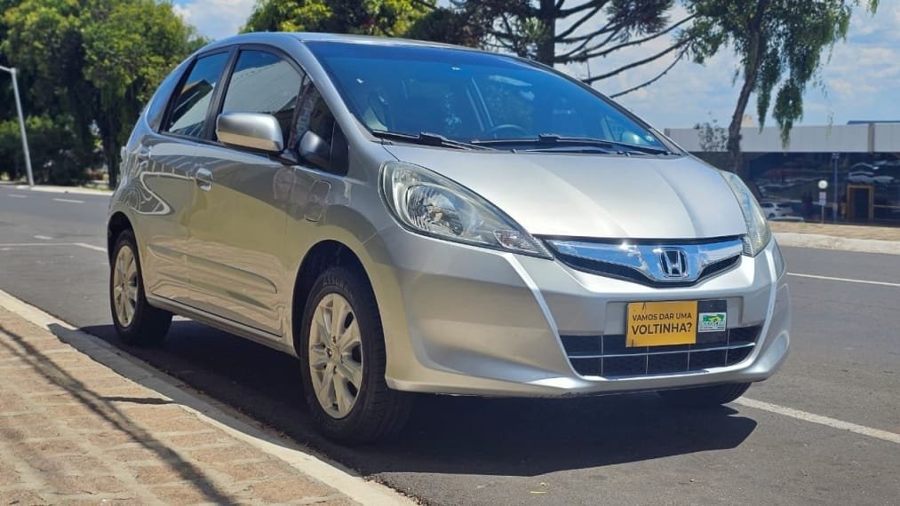 Honda Fit LX 1.4/ 1.4 Flex 8V/16V 5p Mec. na cor Prata em Ponta Grossa / PR - 34533