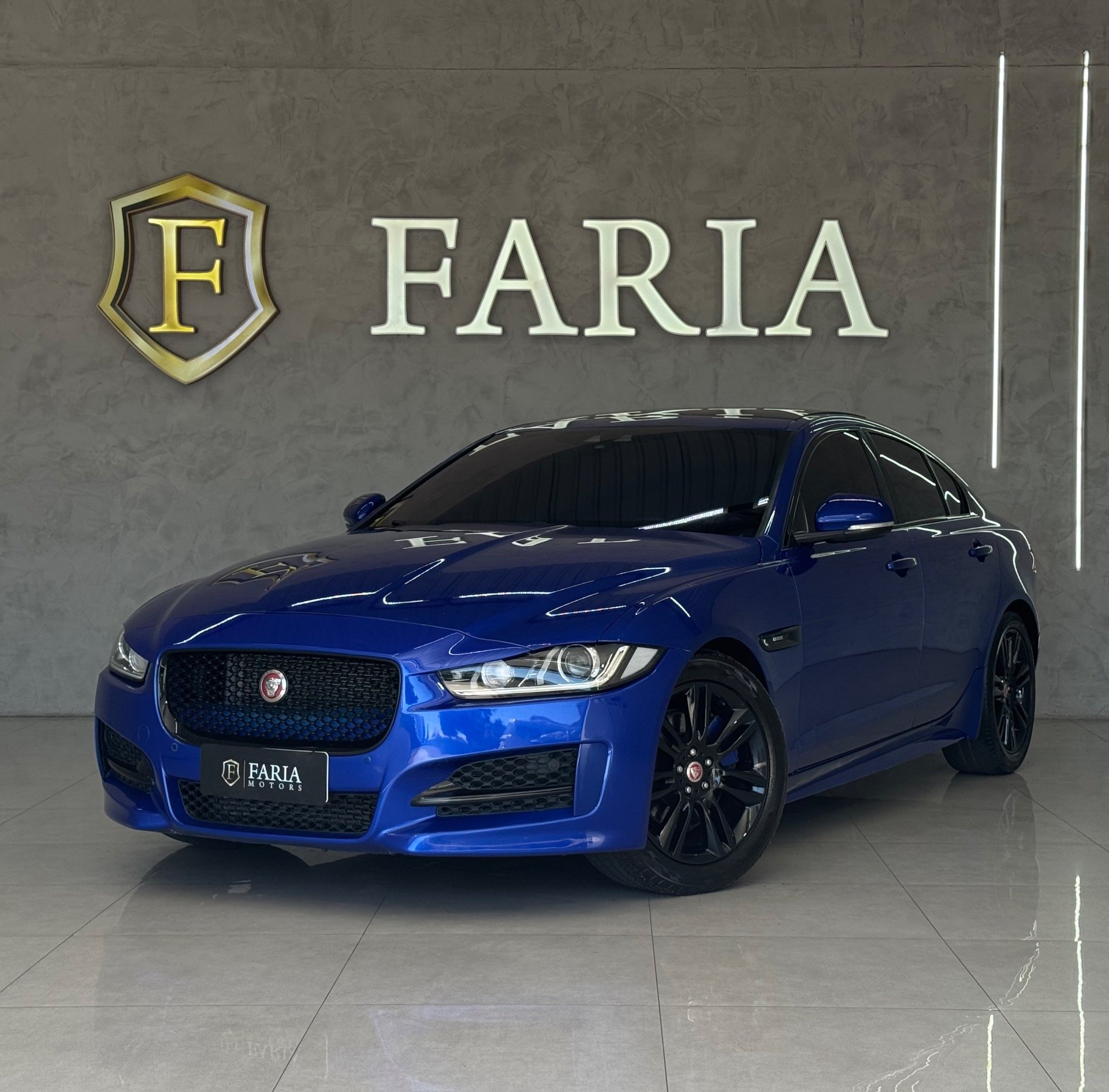 Jaguar XE 2.0 Turbocharged R-Sport Aut. na cor Azul em Curitiba / PR - 35113