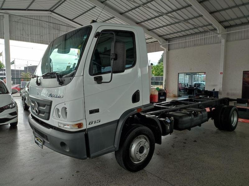 Mercedes-Benz Accelo 815 2p (diesel) (E5) na cor Branco em São José dos Pinhais / PR - 35295