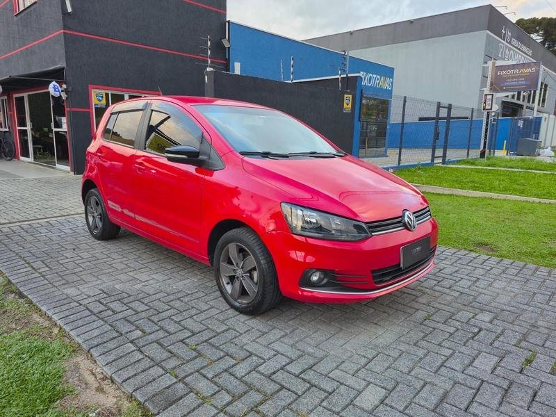 Volkswagen Fox 1.0 Mi Total Flex 8V 3p na cor Vermelho em Curitiba / PR - 3593