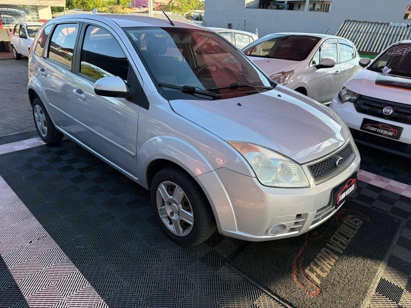 Ford Fiesta 1.0 8V Flex/Class 1.0 8V Flex 5p na cor Cinza no Viamão / RS - 36