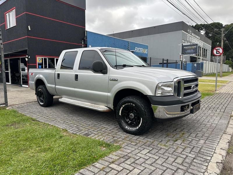Ford F-250 XLT 3.9 4x4 CD TB Diesel na cor Prata em Curitiba / PR - 3608
