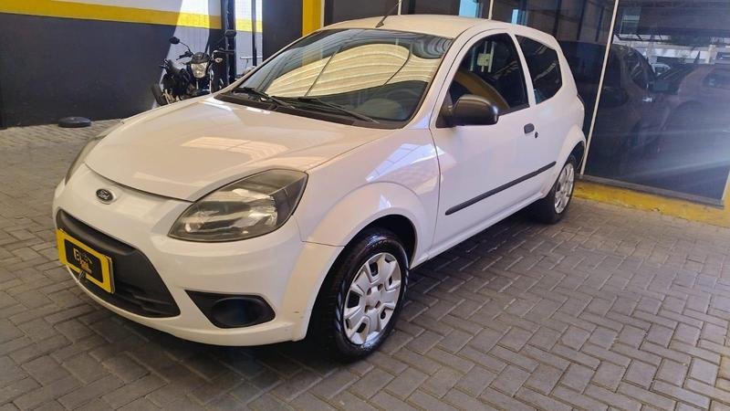 Ford Ka 1.0 8V/1.0 8V ST Flex 3p na cor Branco em Curitiba / PR - 36199