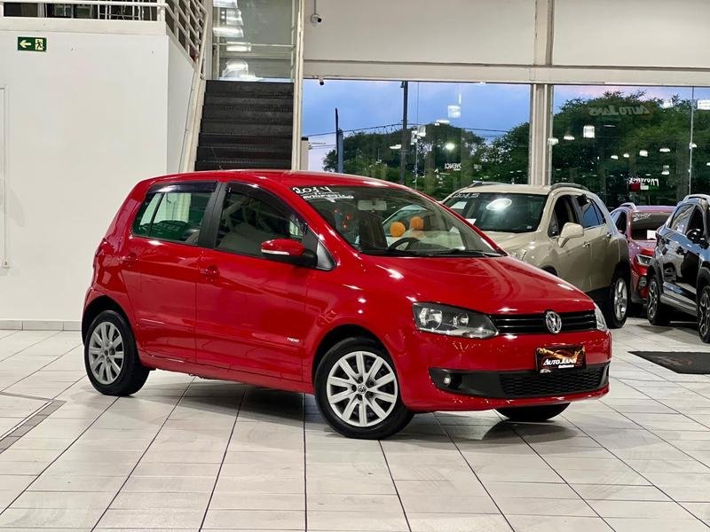 Volkswagen Fox 1.6 Mi I MOTION Total Flex 8V 5p na cor Vermelho em Curitiba / PR - 37257