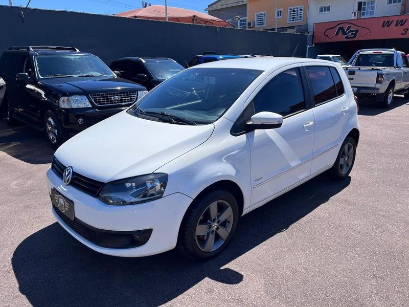Volkswagen Fox PRIME/Higli. 1.6 Total Flex 8V 5p na cor Branco em Curitiba / PR - 37532