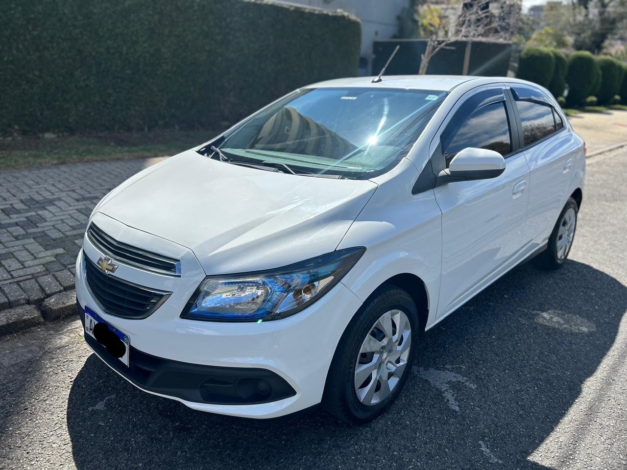 Chevrolet Onix HATCH LT 1.4 8V FlexPower 5p Mec. na cor Branco em Curitiba / PR - 37629