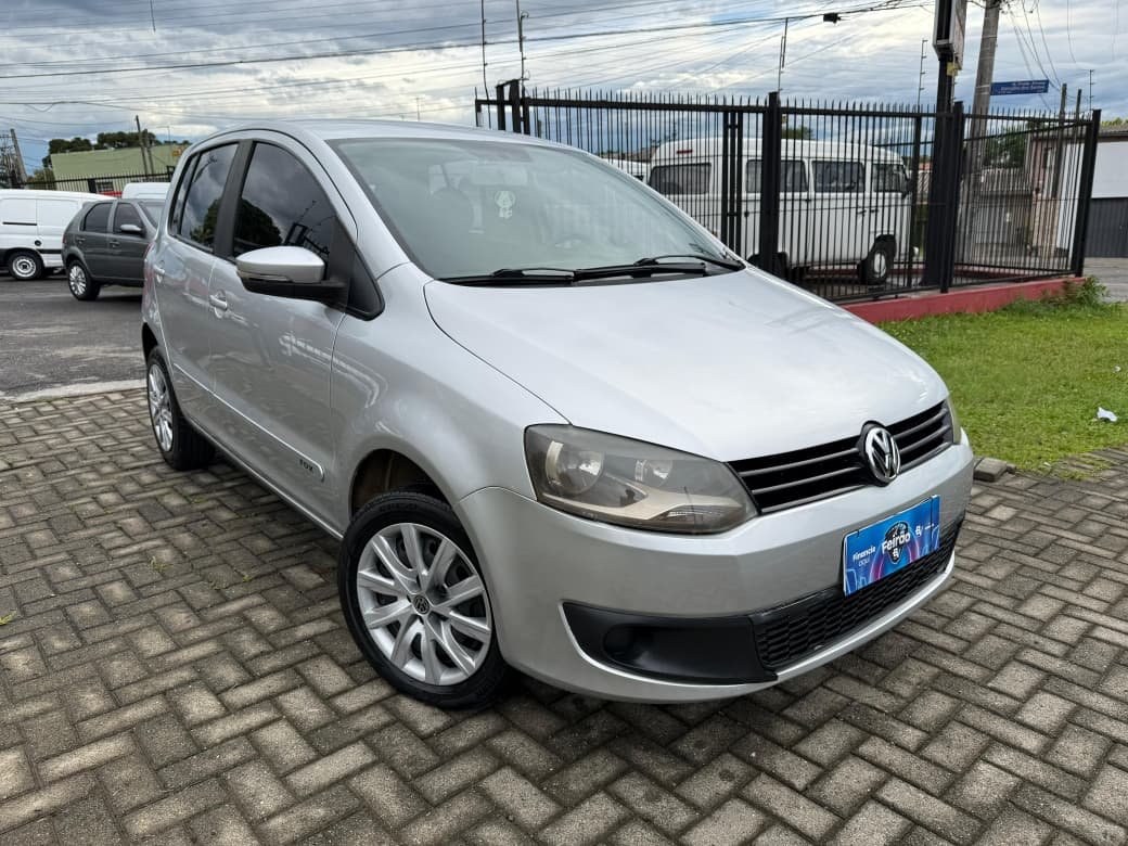 Volkswagen Fox 1.0 Mi Total Flex 8V 3p na cor Cinza em Curitiba / PR - 38187