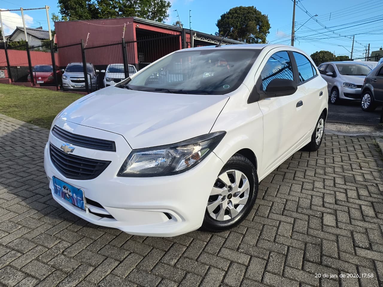 Chevrolet ONIX HATCH Joy 1.0 8V Flex 5p Mec. na cor Branco em Curitiba / PR - 38190