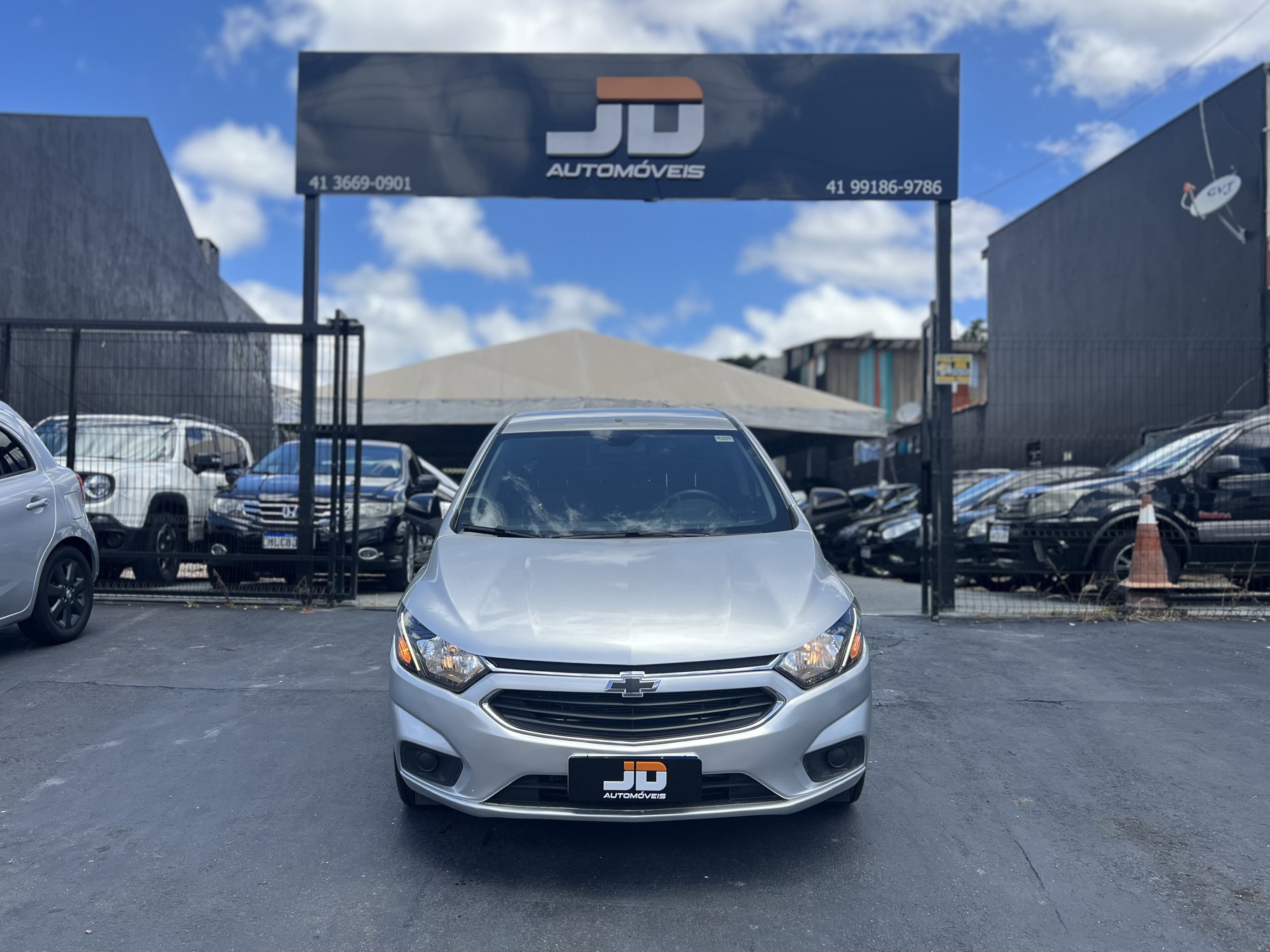 Chevrolet JOY Hatch 1.0 8V Black Edition Flex Mec. na cor Cinza em Pinhais / PR - 38405